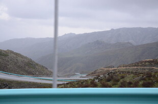 山间高架桥景观