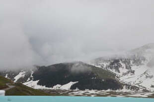 南极冰雪覆盖的壮丽山海