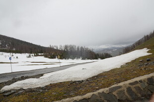 冬日山间雪景风光