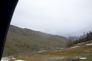 车窗外的山野风光