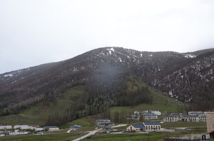 山间村落 云雾缭绕的景致