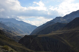 壮丽山景 云雾缭绕山谷
