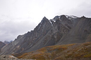 巍峨雪山壮丽景致