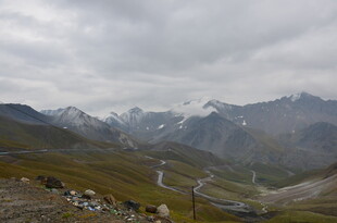 山间蜿蜒公路 壮美山景