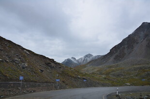 山间公路 云雾缭绕之景