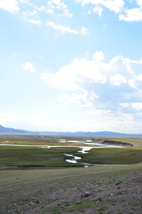 草原蜿蜒河流自然风光