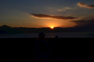 海边日落剪影美景