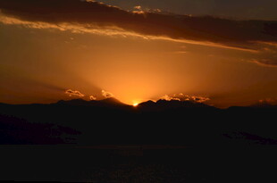 夕阳西下的壮丽天际