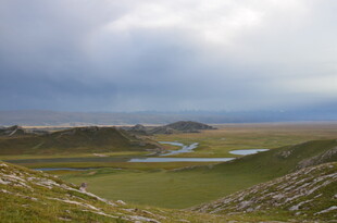 草原河谷壮丽风光