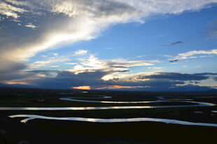 草原河畔壮丽天空美景