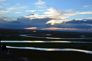 草原河流日落壮美景观
