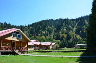山间木屋度假美景