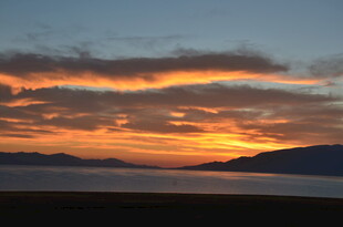 壮丽日出云海景观
