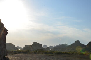夕阳下的壮丽山峦景色