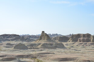 荒凉戈壁地貌景观