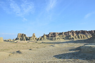 沙漠中的奇特岩石景观