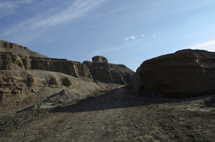 荒凉戈壁地貌景观