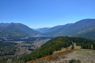 山间美景 远眺葱郁山峦