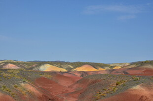 五彩斑斓的壮丽山丘景观