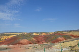 七彩斑斓的壮丽丹霞地貌