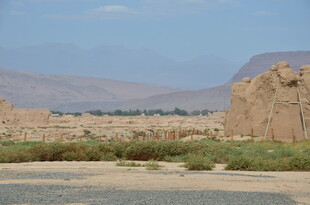 沙漠中的古老遗迹景观