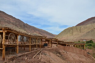 山间木质栈道景观