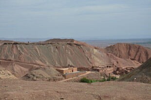 壮丽多彩的沙漠山丘景观