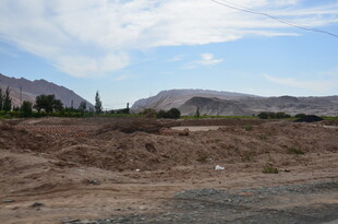 荒漠中的开阔地貌景观