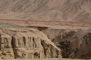 壮丽沙漠峡谷景观