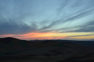 黄昏时分的壮丽天空景观