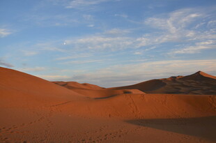 壮丽沙漠风光 蓝天沙丘