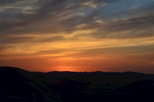 壮丽黄昏时分的天空景色