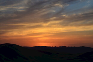 沙漠壮丽日落景观