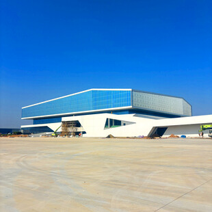 现代风格的大型建筑外观