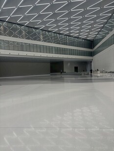 现代空旷室内空间场景