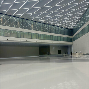 现代大型室内空旷空间场景