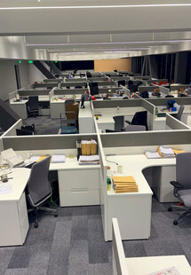 办公区域的开放式工位