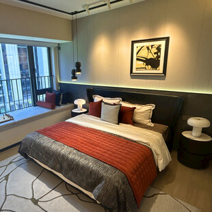 现代简约风格卧室实景