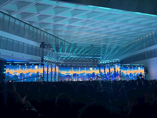 大型舞台灯光表演现场