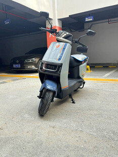 时尚蓝灰电动摩托车展示