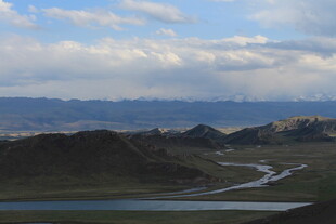 山间蜿蜒公路美景