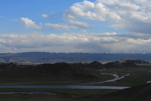 山间公路 蓝天白云美景