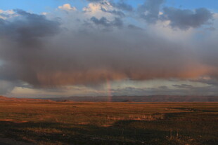 草原上空壮丽云霞景观