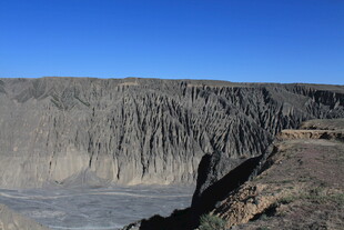 壮丽火山口景观