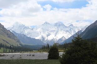 雪山湖泊壮丽自然风光