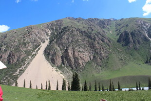 山间美景 沙坡绿树蓝天