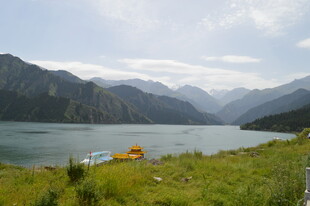 湖畔山野风光美景