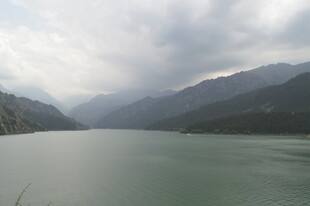 山水湖景 云雾缭绕的风光