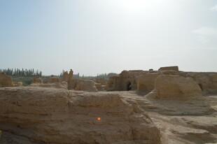 古老土筑遗迹景观