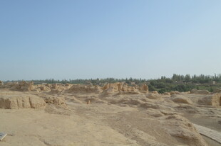 沙漠中的古老遗迹景观